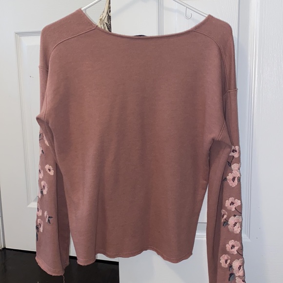 American Eagle Outfitters Long Sleeve - Picture 6 of 7